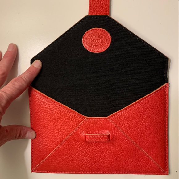 Roots Handbags - Roots Leather Kobo Sleeve